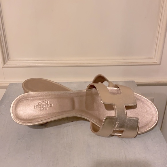 COPY - Hermes Metallic Napa Oasis Sandals Rose Dore - Picture 5 of 16